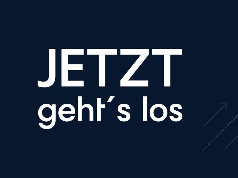 Der dunkelblaue Hintergrund zeigt den weißen Text „JETZT geht's los“ und einen grünen Pfeil, der nach oben zeigt.